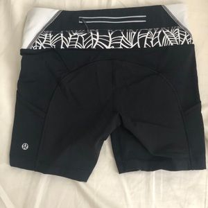Lululemon yoga shorts with side pockets